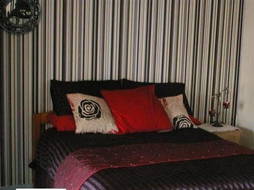 Gaerwen Holland Arms Hotel מראה חיצוני תמונה